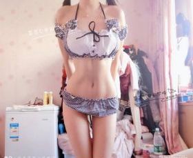 两个女人在有风景的海滩_DVD国语在线观看